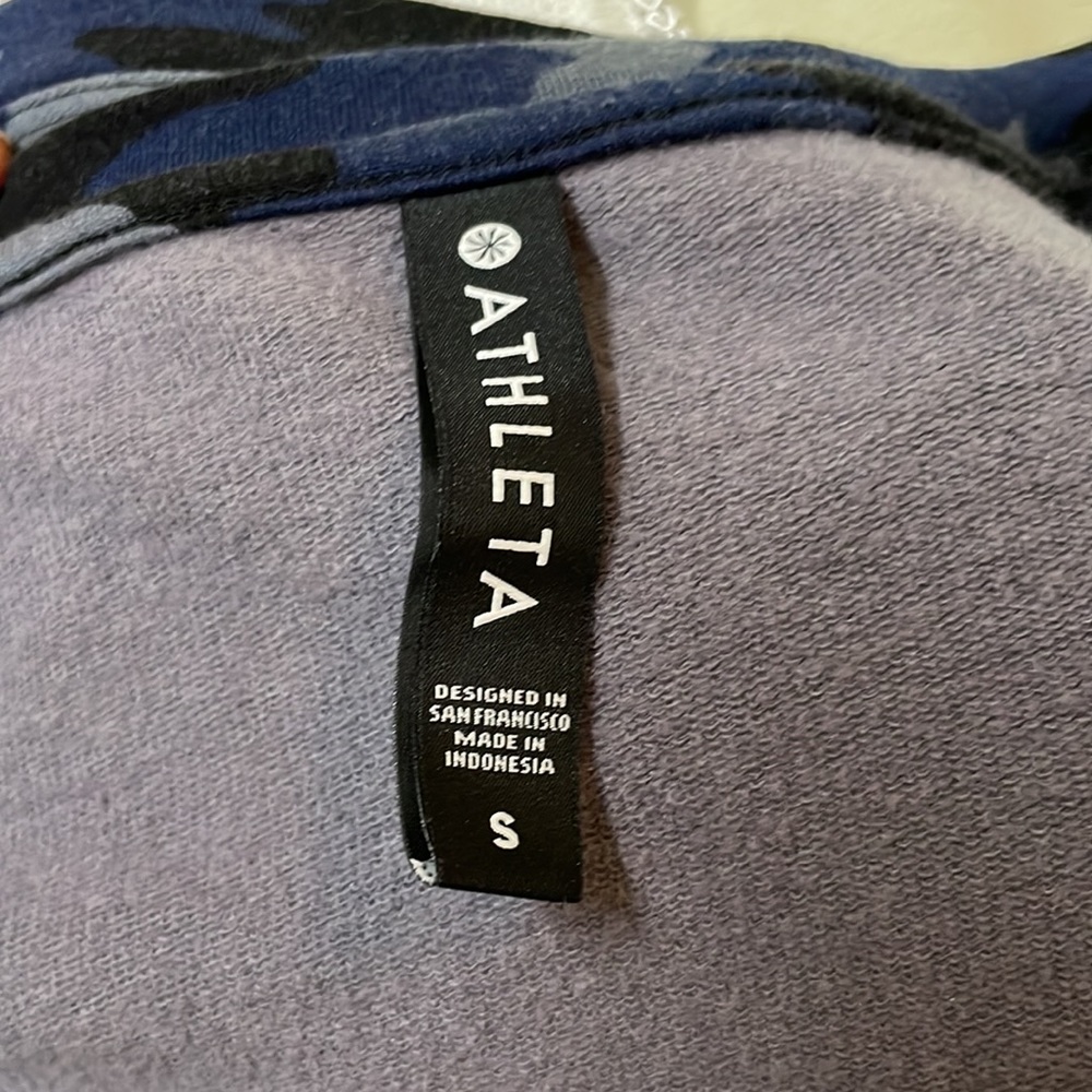 Athleta Triumph Blue Black & Gray Camo Sweatshirt - Picture 10 of 11